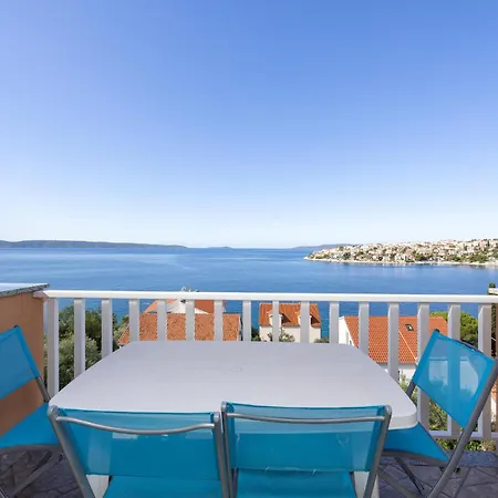 Stunning In Okrug Gornji Trogir