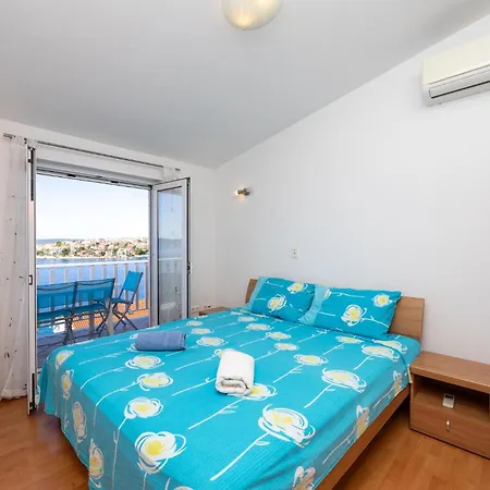 Stunning In Okrug Gornji Trogir