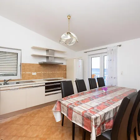 Apartment Stunning In Okrug Gornji