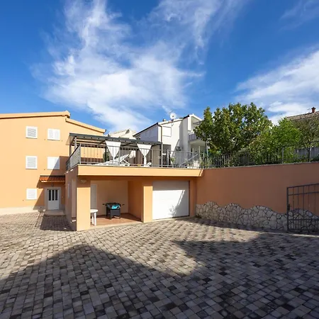 Stunning In Okrug Gornji Apartamento