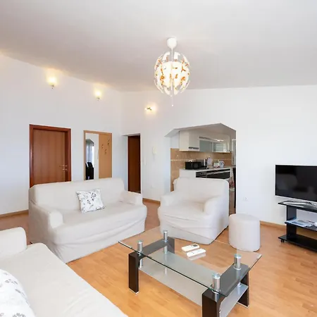 Apartment Stunning In Okrug Gornji