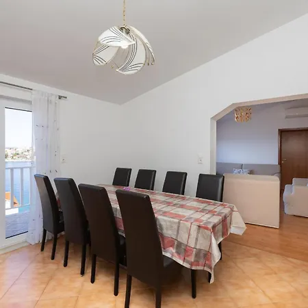 Stunning In Okrug Gornji Apartment