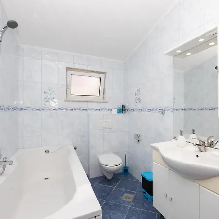 Stunning In Okrug Gornji Apartment