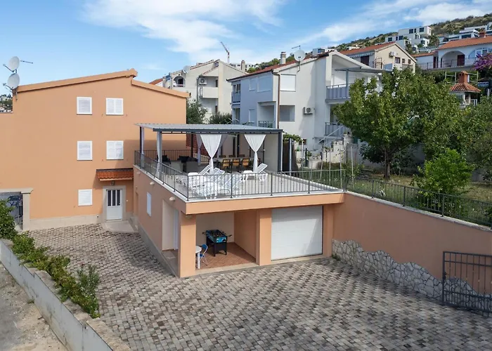 Apartamento Stunning In Okrug Gornji Trogir