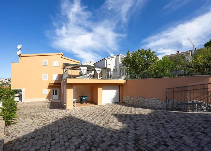 Stunning In Okrug Gornji Apartamento