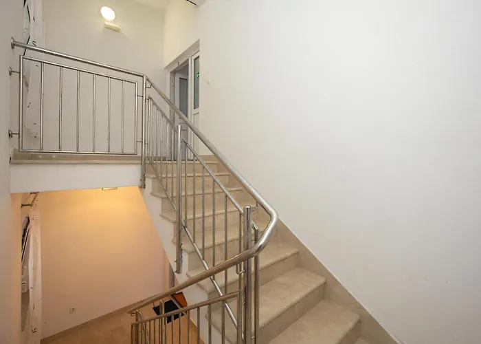 Stunning In Okrug Gornji Apartamento *