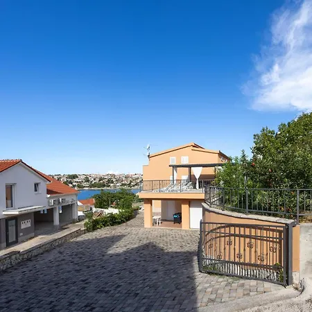 Amazing In Okrug Gornji With Wifi * Traù