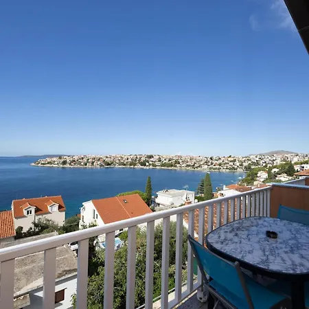 Amazing In Okrug Gornji With Wifi Traù