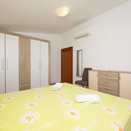 Appartamento Amazing In Okrug Gornji With Wifi Traù