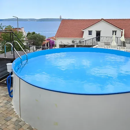 Appartamento Amazing In Okrug Gornji With Wifi Traù