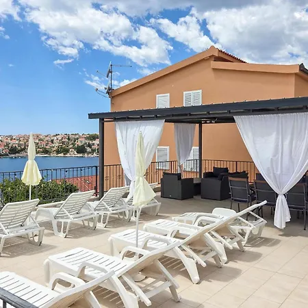Appartamento Amazing In Okrug Gornji With Wifi Traù