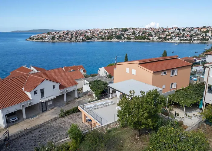 Apartment Stunning In Okrug Gornji Trogir