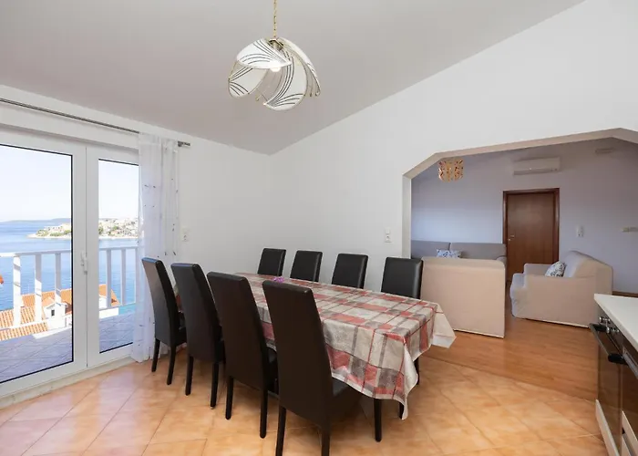 Stunning In Okrug Gornji Apartment