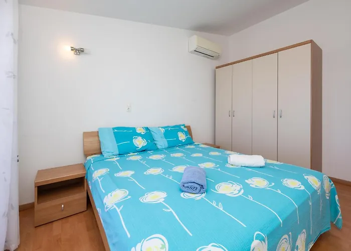 Stunning In Okrug Gornji Apartment