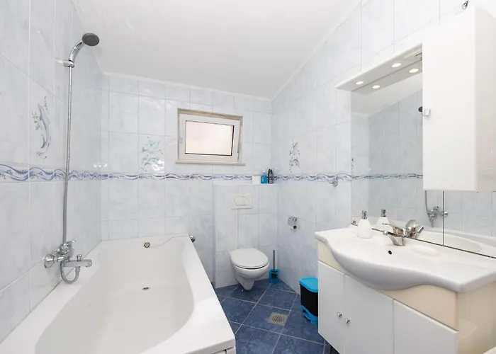 Stunning In Okrug Gornji Apartment