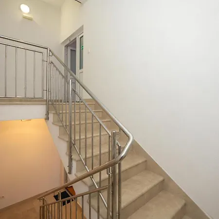 Stunning In Okrug Gornji Апартаменти *